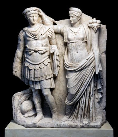 Genç Agrippina oğlu Neron'ya taç giydiriyor, Aphrodisias Sebasteion'undan kabartma, . Afrodisias Antik Kenti, Aydın